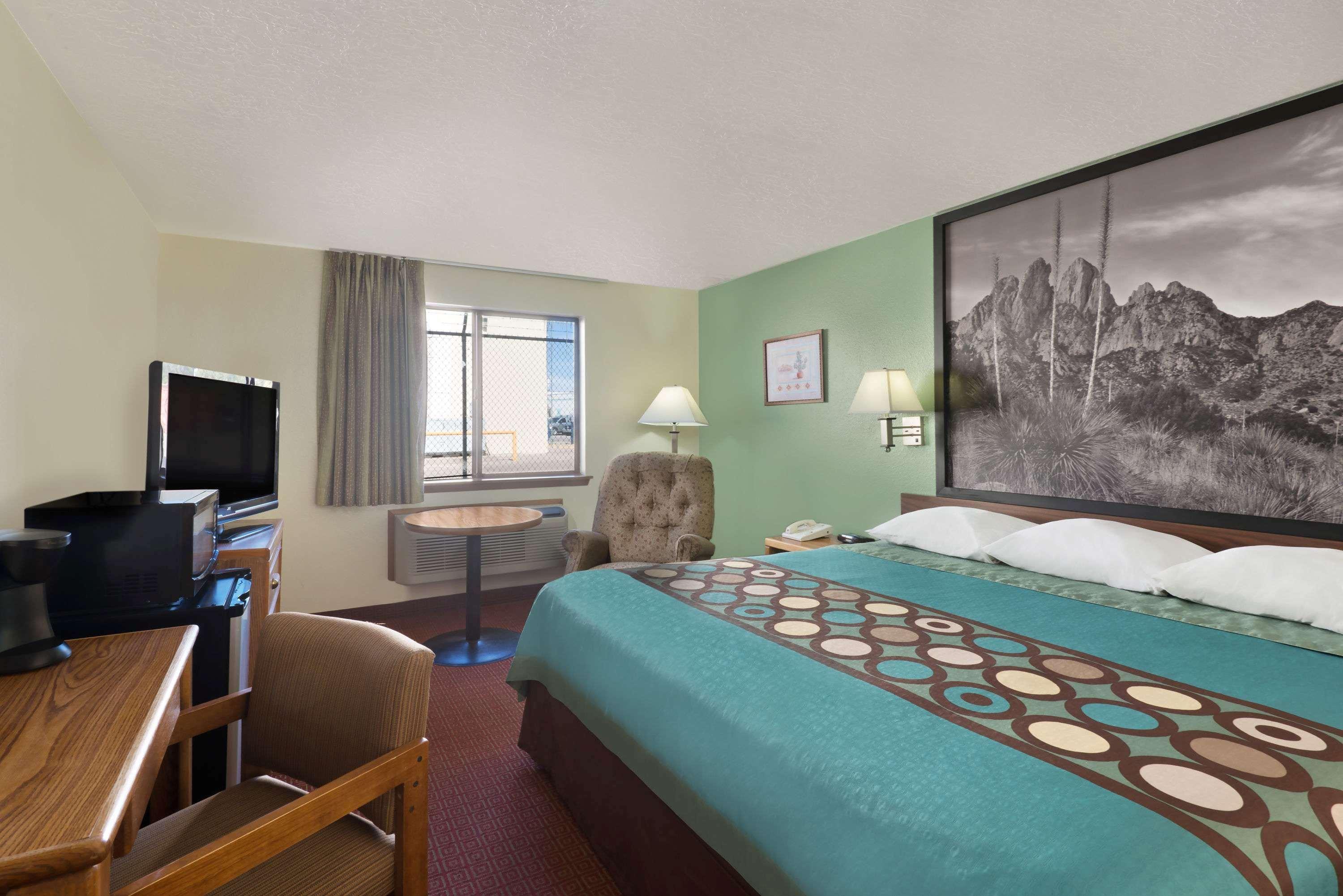 Super 8 By Wyndham Alamogordo - White Sands Exterior photo
