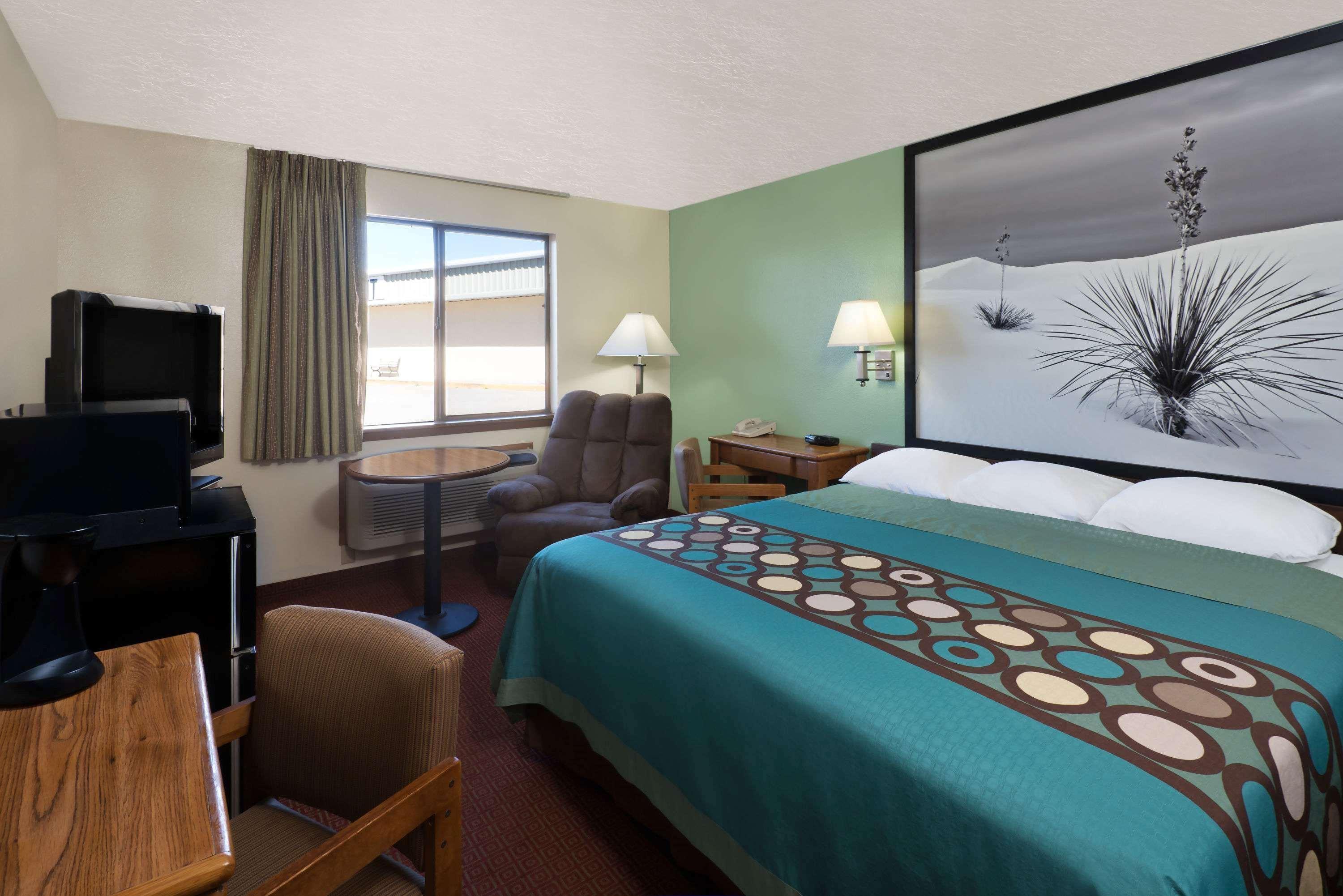 Super 8 By Wyndham Alamogordo - White Sands Exterior photo