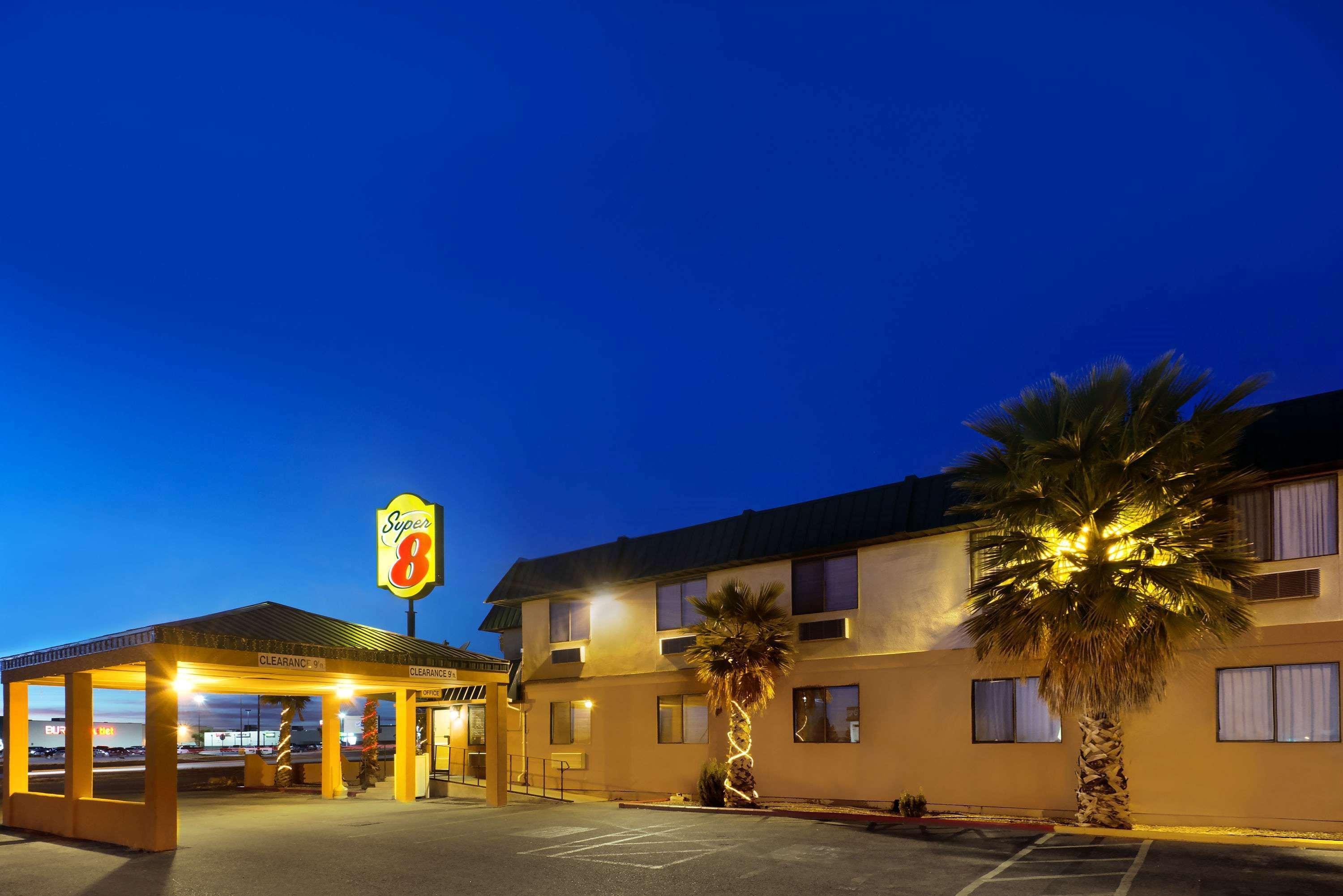 Super 8 By Wyndham Alamogordo - White Sands Exterior photo